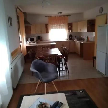 Gyoengy-haz Oenallo Nyaralo Holiday home