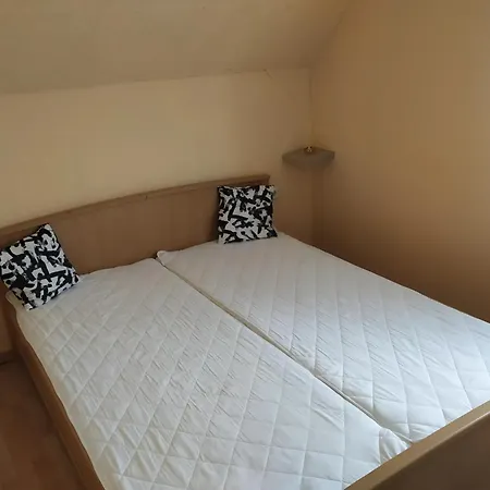 Gyoengy-haz Oenallo Nyaralo Holiday home *
