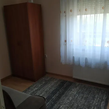 Gyoengy-haz Balaton, Oenallo Nyaralo بيت للعطل Szolosgyorok