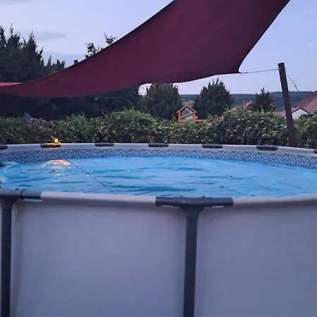 Semesterbostad Gyoengy-haz Balaton, Oenallo Nyaralo