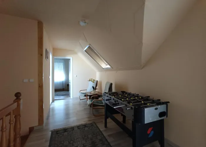 Gyoengy-haz Balaton, Oenallo Nyaralo בית נופש